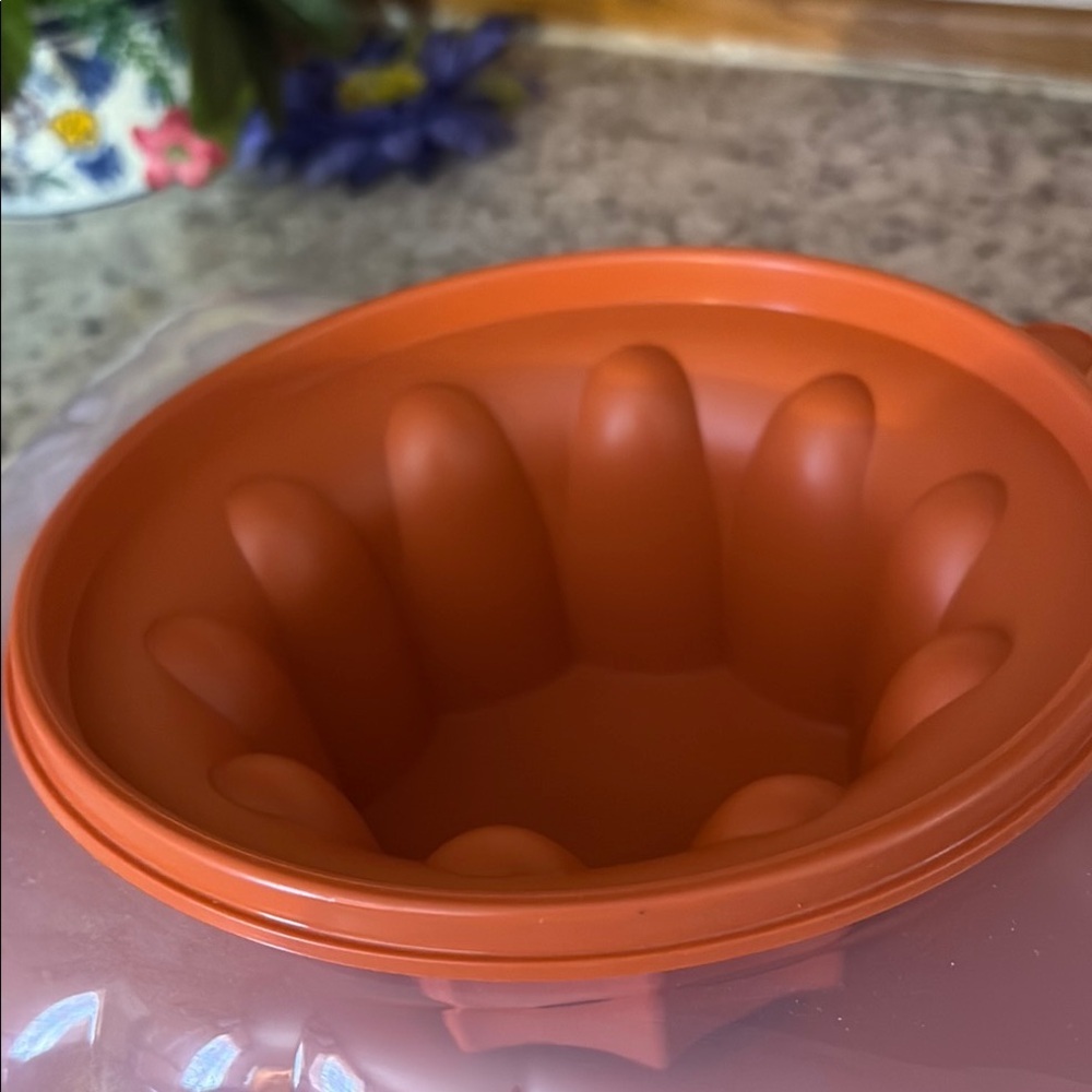 Party  jello  mold 10 1/2 tazasOrange Cake Carrier with Lid - Picture 2 of 5